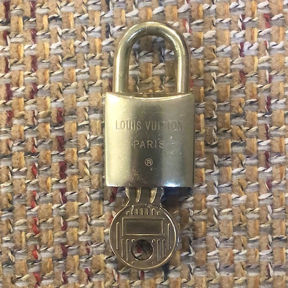 Vintage LV Louis Vuitton Padlock Lock & Key 205 - Picture 11 of 13